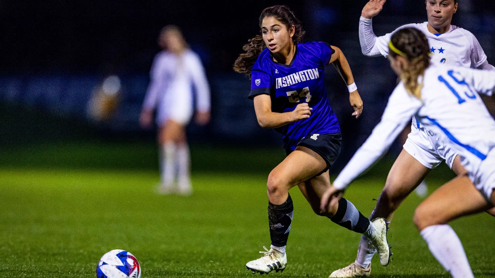 凭借犀利的 凭借犀利的